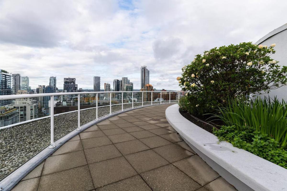 The Downtown Nest Apartment Vancouver Exterior photo