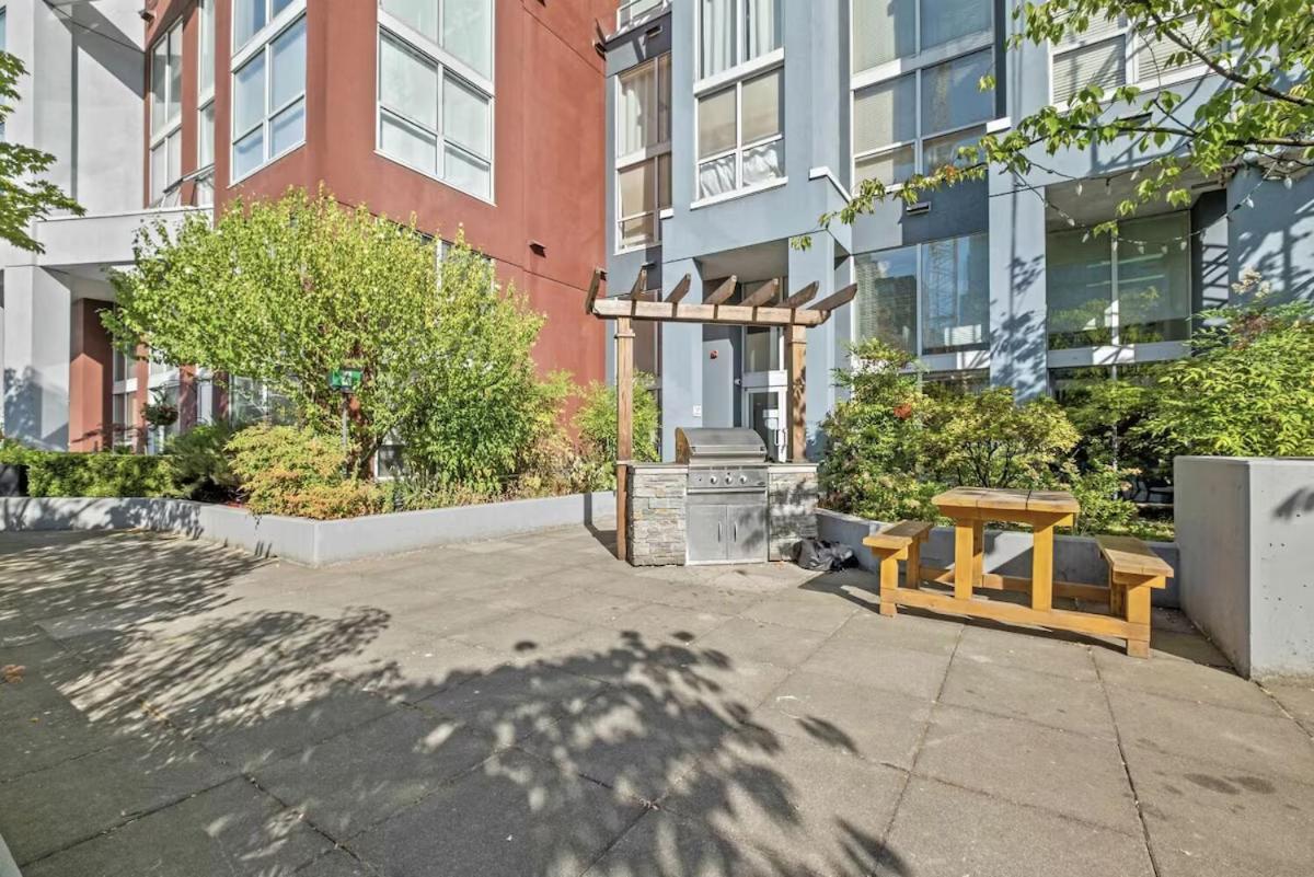 The Downtown Nest Apartment Vancouver Exterior photo