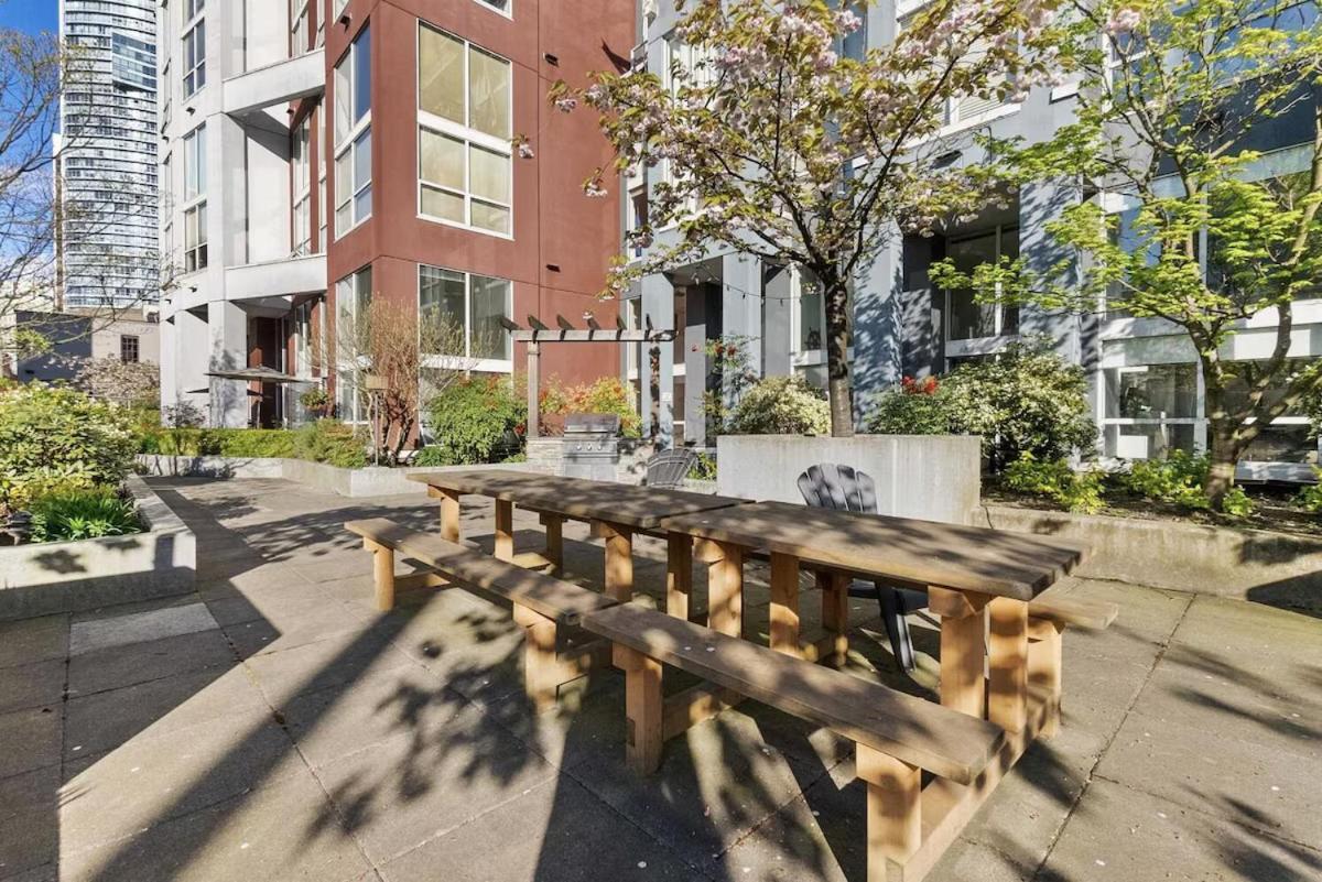 The Downtown Nest Apartment Vancouver Exterior photo